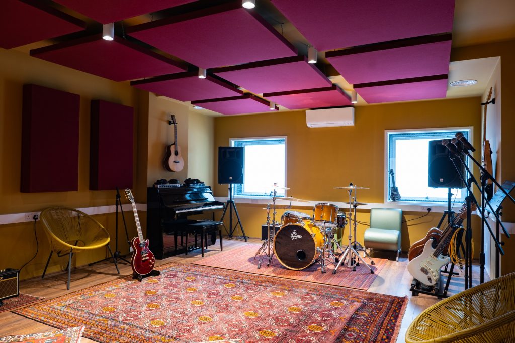 music performance space to rent for new year's resolution