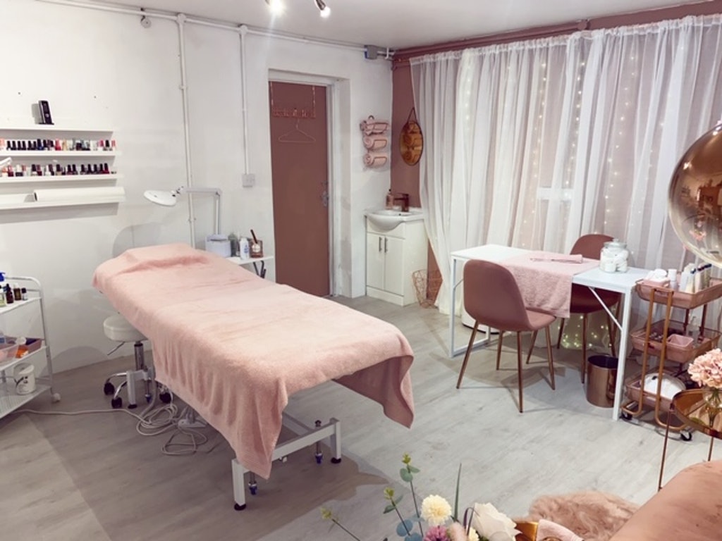 Shepherd's bush beauty room to rent