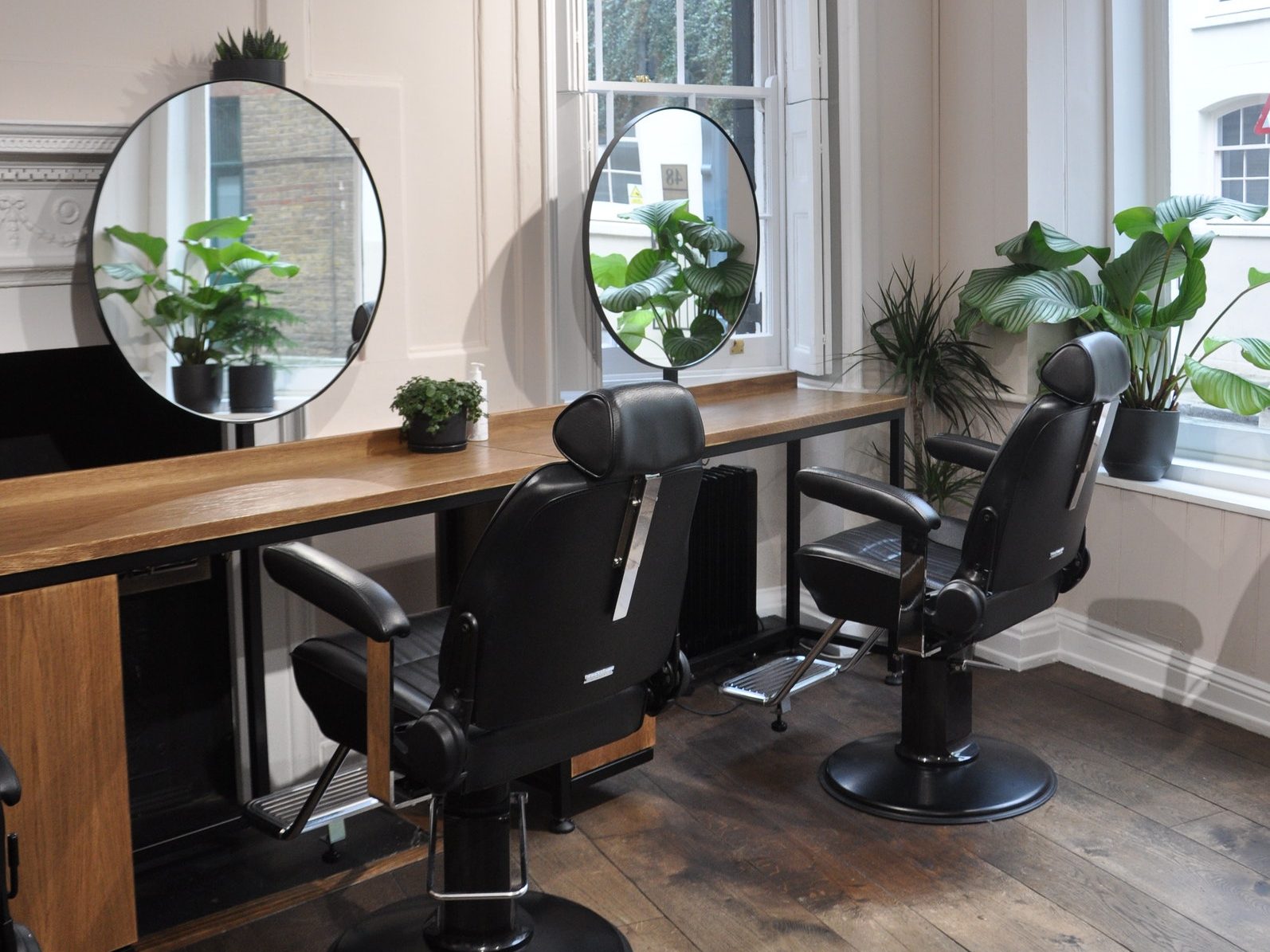 Salon Room for Rent 5 spaces in and around Whitechapel HotPatch