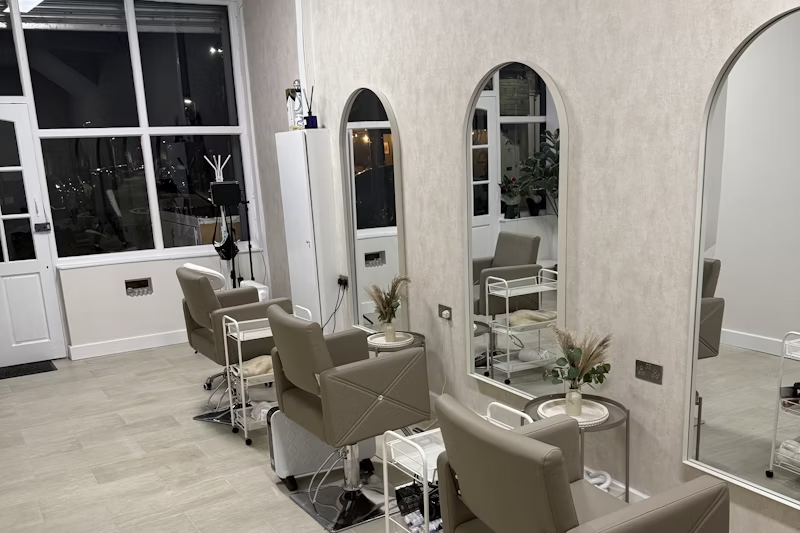Utilise the flexibility of hair salon spaces for rent to grow a business without a long-term lease.