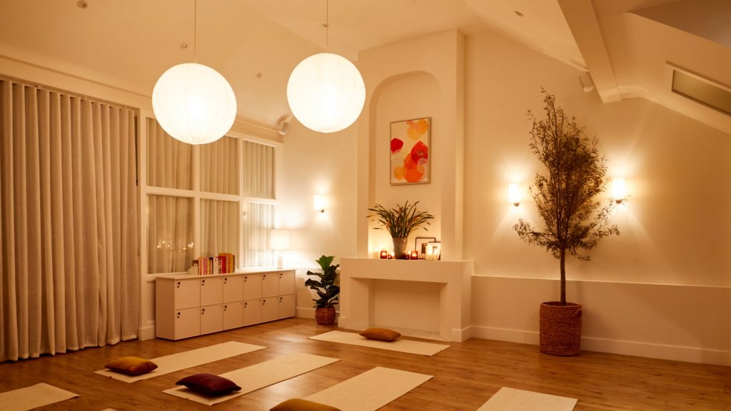 Charming and stylish event space, ideal for private parties, corporate events, and small receptions.